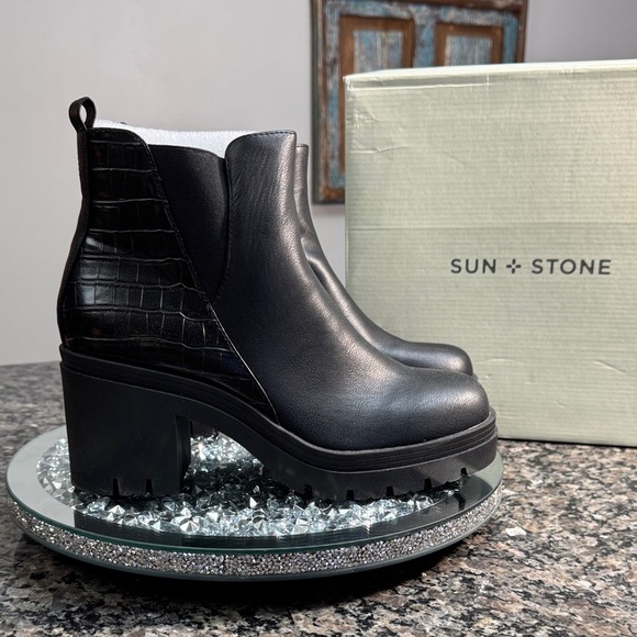 Sun + Stone Textured croc embossed Black Ankle Booties NWT 11 - Picture 3 of 15